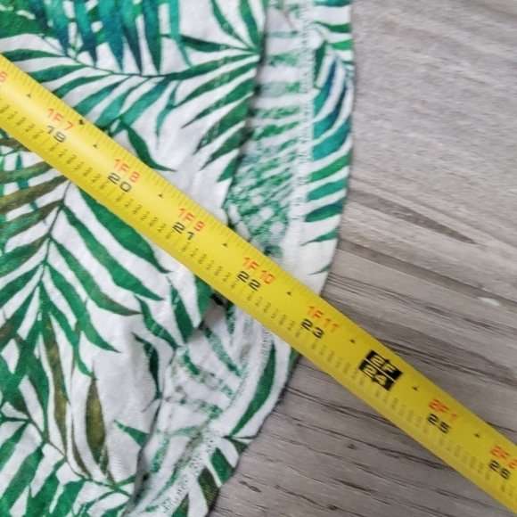 2/$20 LOFT Linen Short Sleeve Palm Shirt XS - Picture 6 of 8